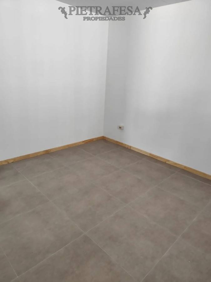 Casa ID.15131 - Casa en alquiler, 2 dormitorios, 1 baño, patio, cochera. La Teja.