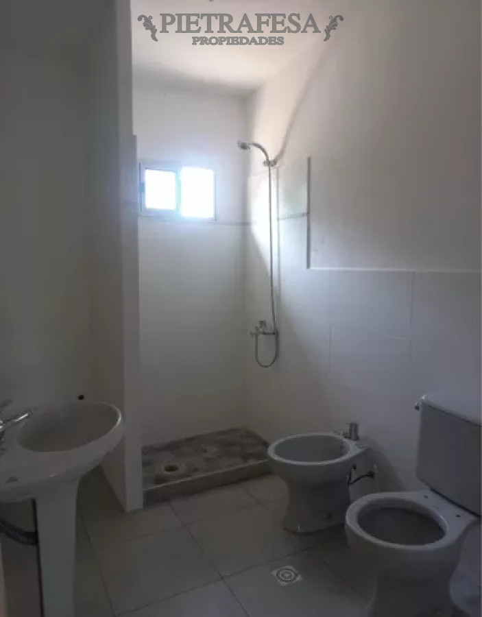 Casa ID.12779 - Casa en alquiler, 2dormitorios, 1baño, patio, cochera. El Pinar.