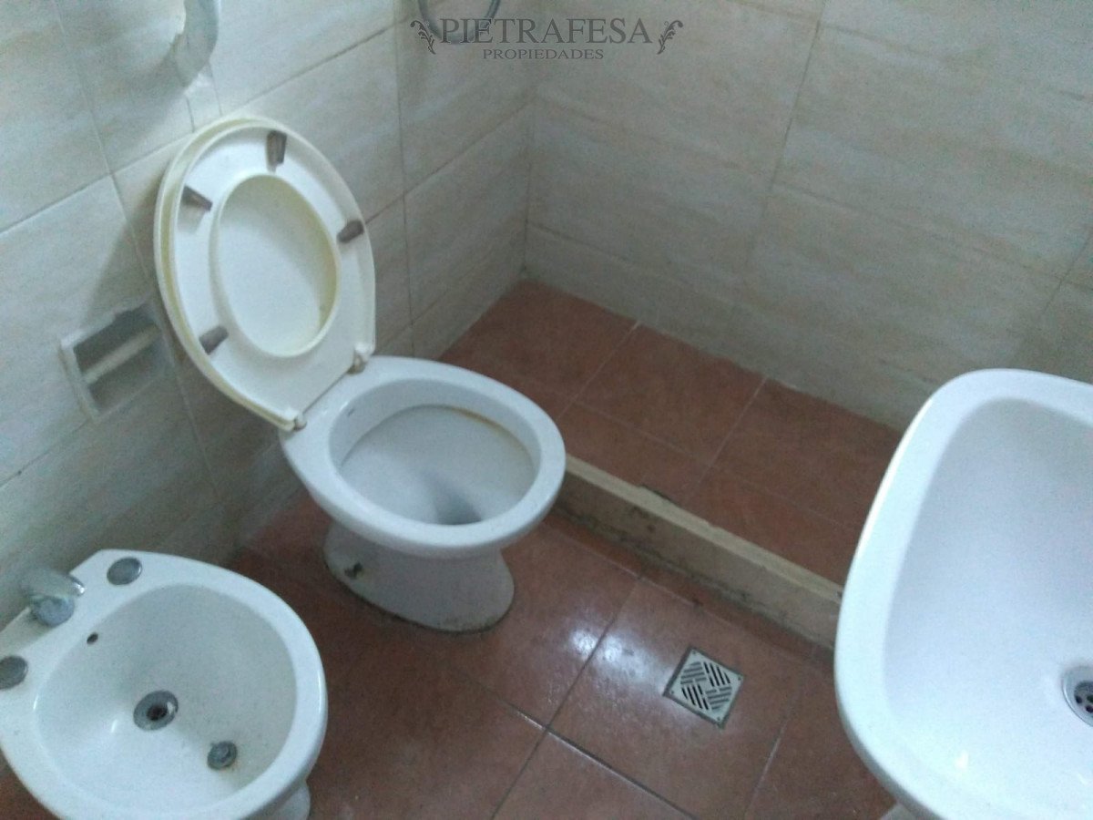 Casa ID.3910 - Casa en Venta con Renta - 2 dormitorios - 1 baño - Andres Gomez - Malvin