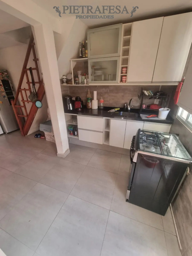 Casa ID.15018 - Casa en venta, 4 dormitorios, 2 baños, terraza con parrillero. Bella Vista.