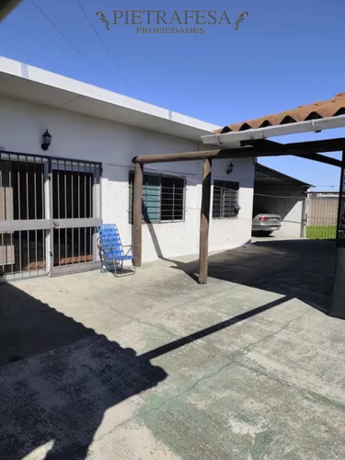 Casa ID.14430 - Casa en venta, 3 dormitorios, 2 baños, patio, barbacoa, cochera. Malvin Norte.