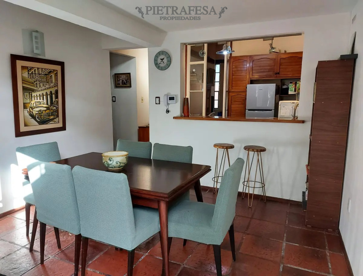 Casa ID.7208 - Casa en venta 5 dormitorios, 3 baños, fondo y cochera- Felix Buxareo-Villa Dolores