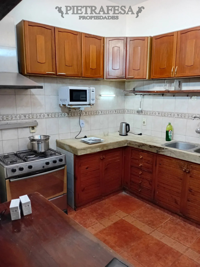 Casa ID.15836 - Casa en alquiler, 3 dormitorios, 3 baños, patio, garaje. Capurro.