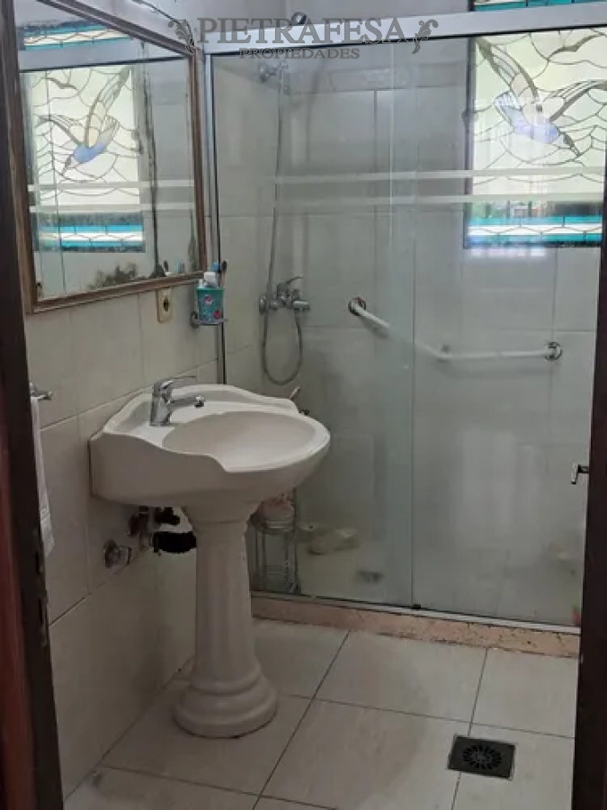 Casa ID.14198 - Casa , 4 dormitorios, 3 baños, patio, garaje, azotea. La Blanqueada.