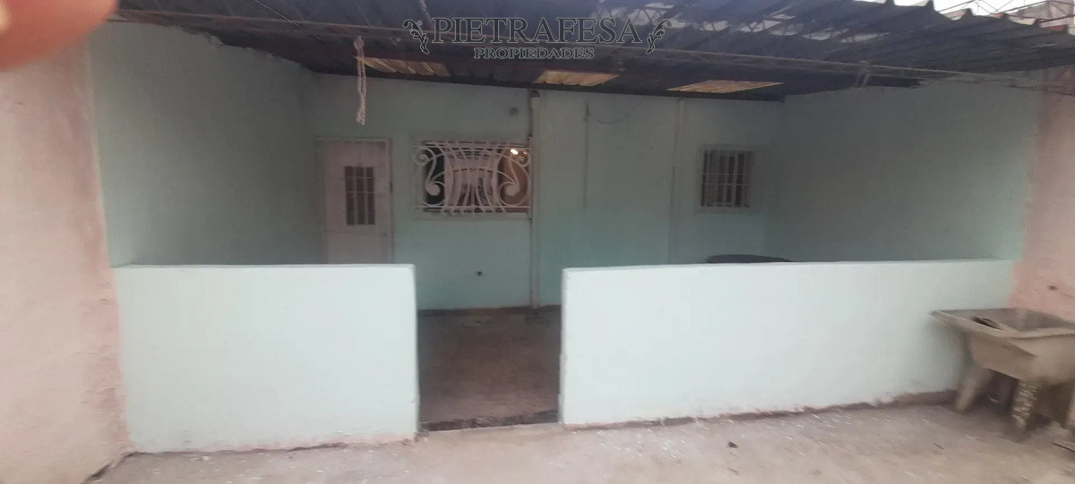 Casa ID.16000 - Casa en alquiler, 2 dormitorios, 1 baño, patio. Capurro.