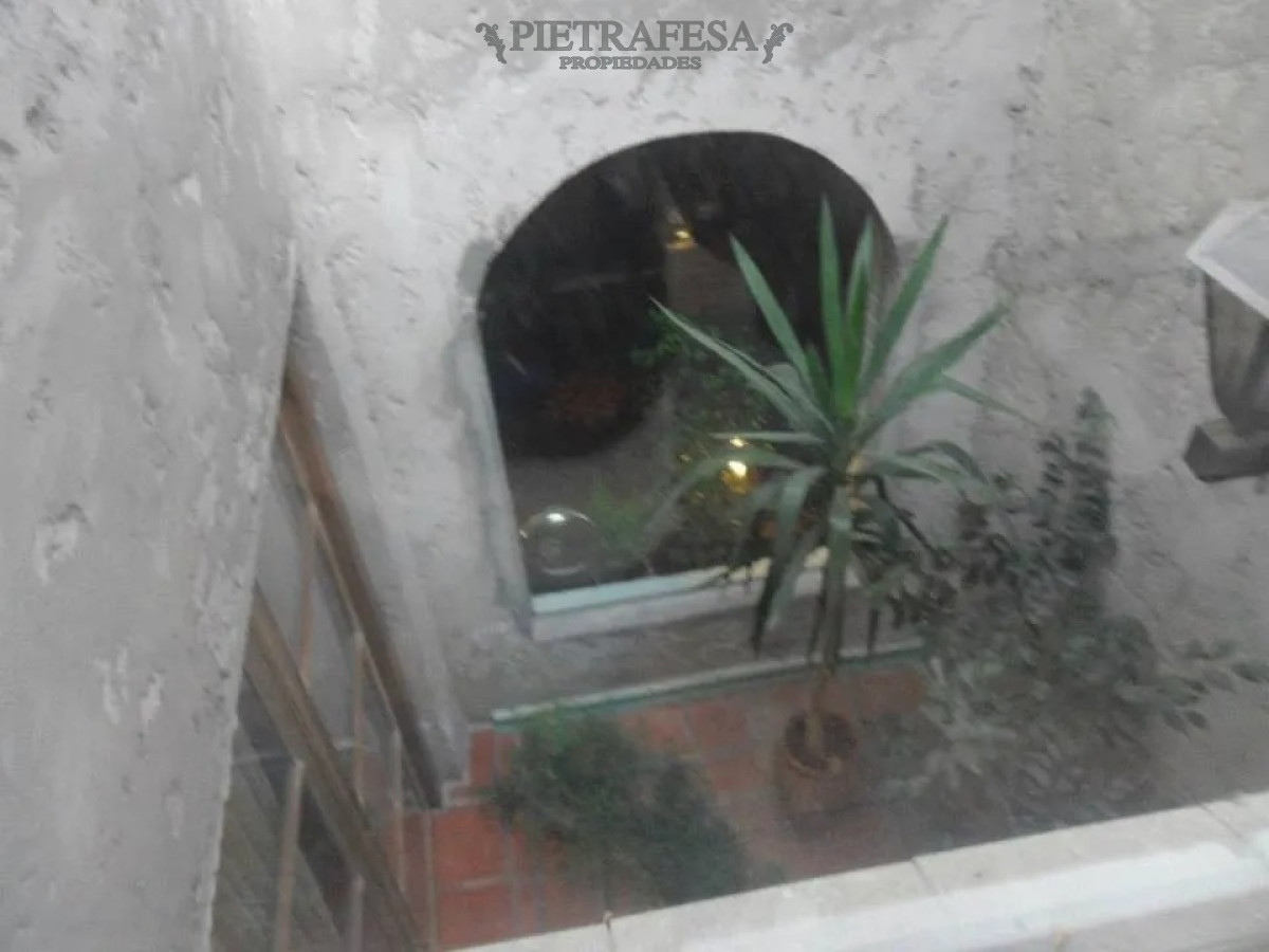 Casa ID.13976 - Casa en venta 4 dorm, 2 baños, patio zona Cordón
