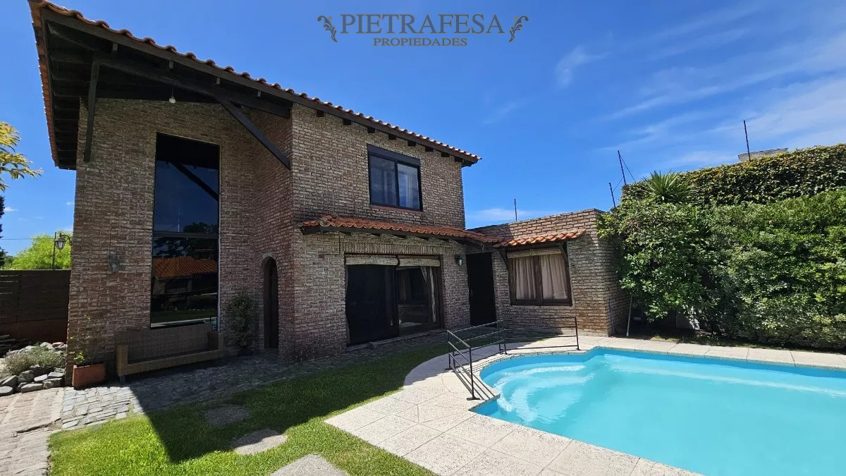 Casa ID.12647 - 2 Casas en venta,5 dormitorios, piscina, garaje-Malvin 