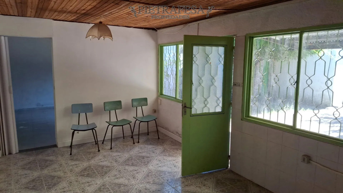 Casa ID.15846 - Casa en alquiler, 3 dormitorios, 1 baño, patio, cochera. Union.
