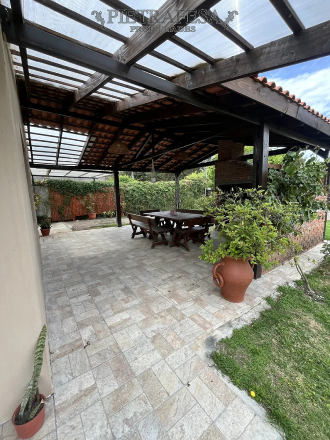 Casa ID.15022 - Casa en venta, 2 dormitorios, 1 baño, patio con parrillero, cochera. Solymar.