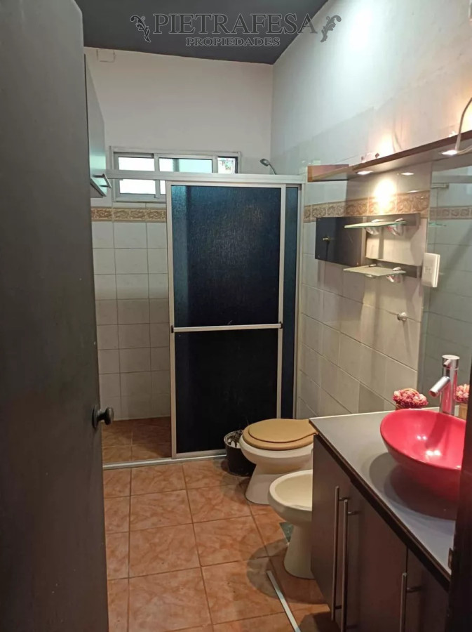 Casa ID.6091 - 4 casas en venta, 5 dormitorios, 4 baños, fondo y cochera-Av. San Martín -Brazo Oriental
