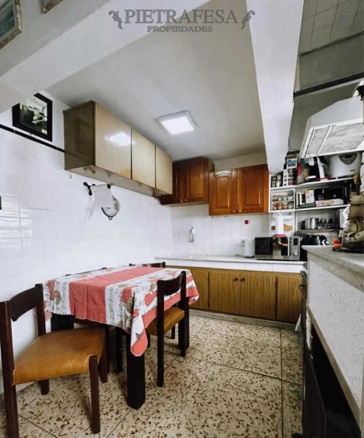 Casa ID.13931 - Venta con Renta de Casa PH - 3 dormitorios - 1 baño - Balcón - Terraza - La Comercial