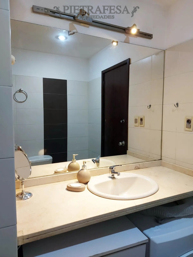 Casa ID.7208 - Casa en venta 5 dormitorios, 3 baños, fondo y cochera- Felix Buxareo-Villa Dolores