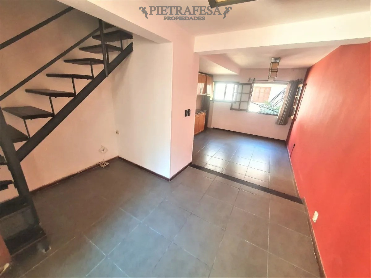 Casa ID.1868 - Venta casa dúplex con renta 2 dormitorios 1 baño- Minas- Palermo
