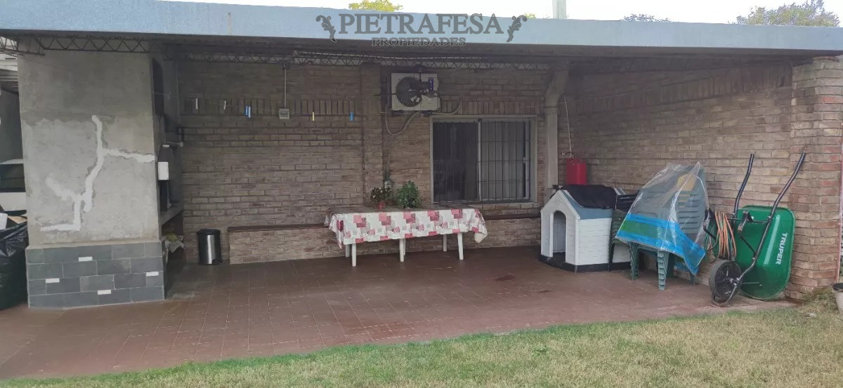 Casa ID.9911 - Casa en venta 3 dormitorios, 2 baños, fondo, gje- Bella Italia