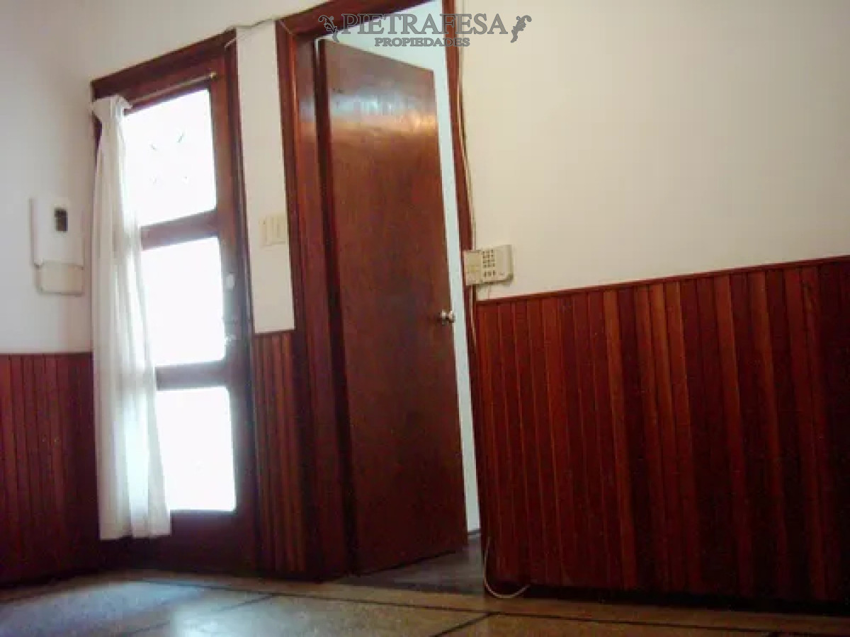 Casa ID.13616 - Casa en alquiler, 2dormitorios, 1baño, patio, garaje. Buceo.