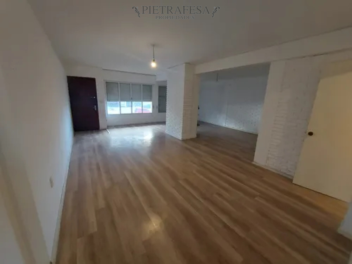 Casa ID.14336 - Casa en venta, 4 dormitorios, 3 baños, patio con parrillero, garaje doble. Puertito del Buceo.