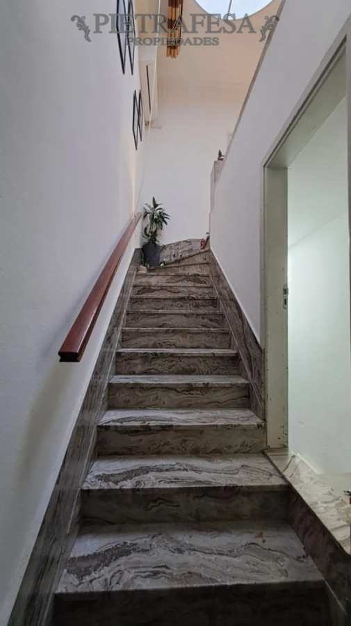 Casa ID.15018 - Casa en venta, 4 dormitorios, 2 baños, terraza con parrillero. Bella Vista.