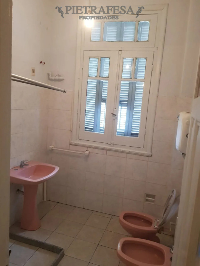Casa ID.15593 - Casa en alquiler, 2 dormitorios, 1 baño, azotea, cochera. Curva de Maroñas.