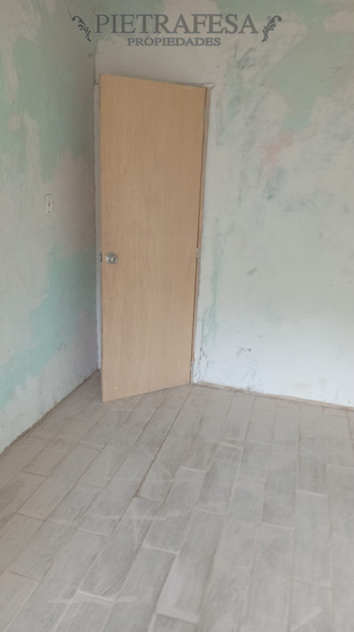 Casa ID.16020 - Casa en alquiler, 2 dormitorios, 1 baño, patio, cochera. La Teja.