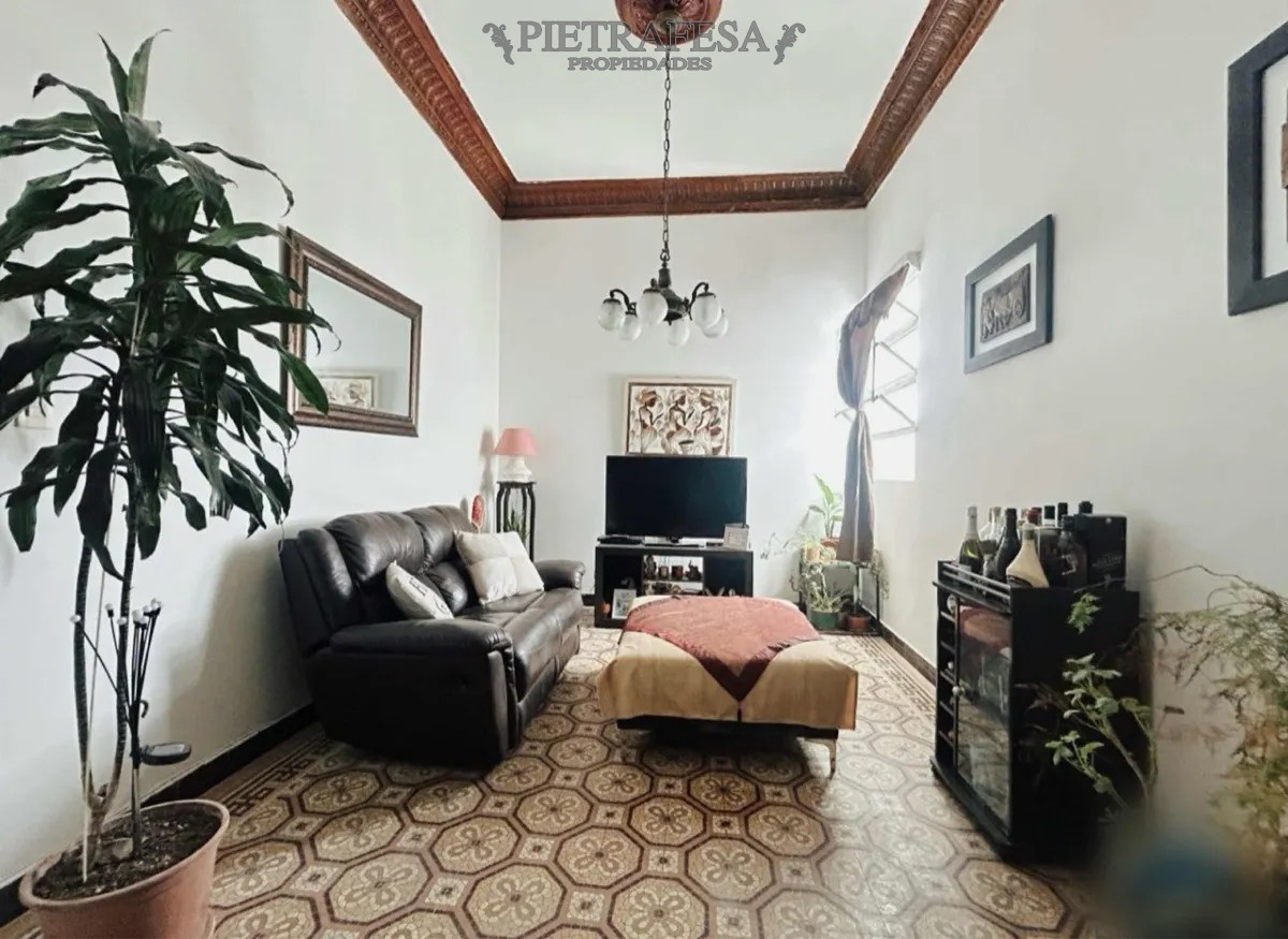 Casa ID.13931 - Venta con Renta de Casa PH - 3 dormitorios - 1 baño - Balcón - Terraza - La Comercial