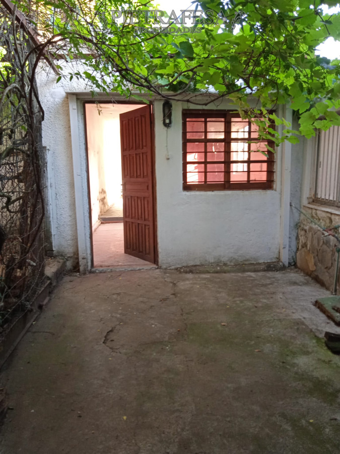 Casa ID.2519 - Casa y apartamento en venta 2 dormitorios 1 baño, fondo y cochera-Magenta-Buceo