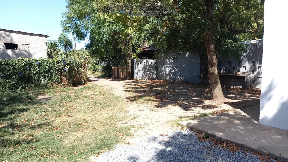 Casa ID.16317 - Casa en alquiler, 2 dormitorios, 1 baño, patio. El Pinar.