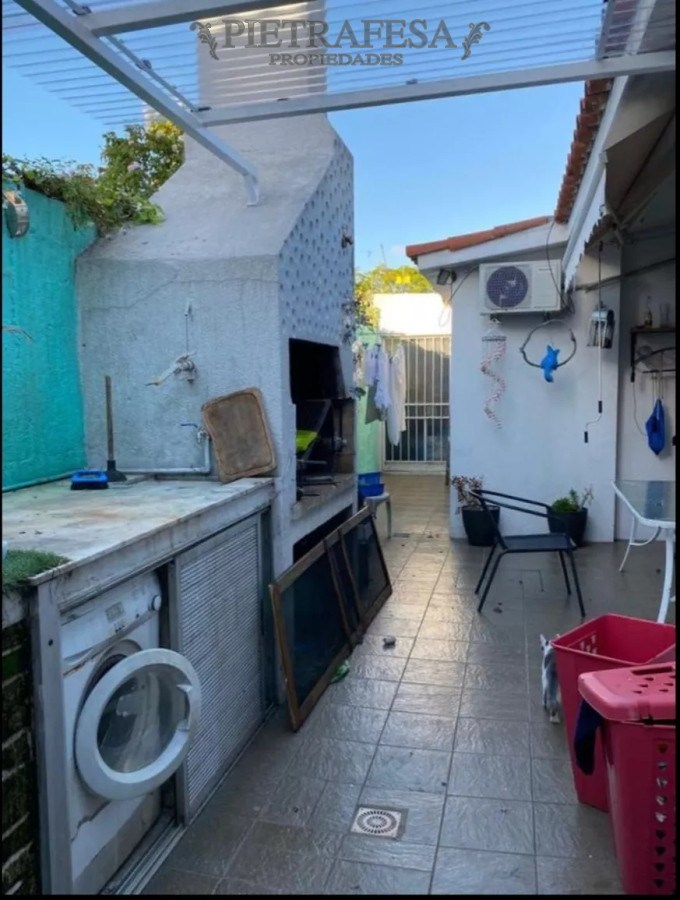 Casa ID.8814 -  Casa en venta, 4 dormitorios, 3 baños, fondo con parrillero, garaje, Av Gral Rivera, Malvin