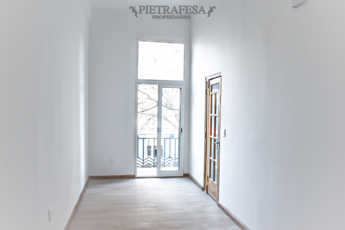 Casa ID.13722 - Dúplex en venta, 2 dorm, 1 baño, garaje-Tres Cruces