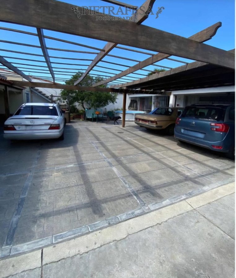 Casa ID.15606 - Casa + galpón en alquiler, 3 dormitorios, 2 baños, patio, barbacoa, garaje. Malvin Norte.