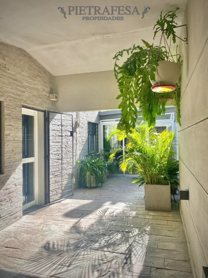 Casa ID.6238 - Casa en venta 3 dormitorios, 3 baños, fondo con barbacoa, piscina y garaje-Lancasteriana-Carrasco Norte