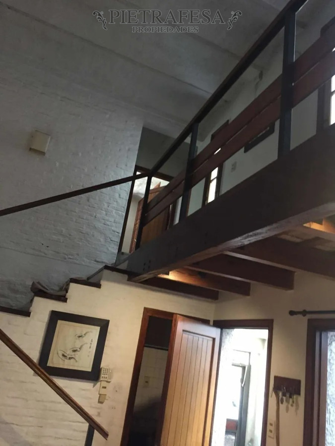 Casa ID.7882 - Casa en venta con renta, 3 dormitorios, 4 baños, cochera, Dr. Pablo de María, Cordón.