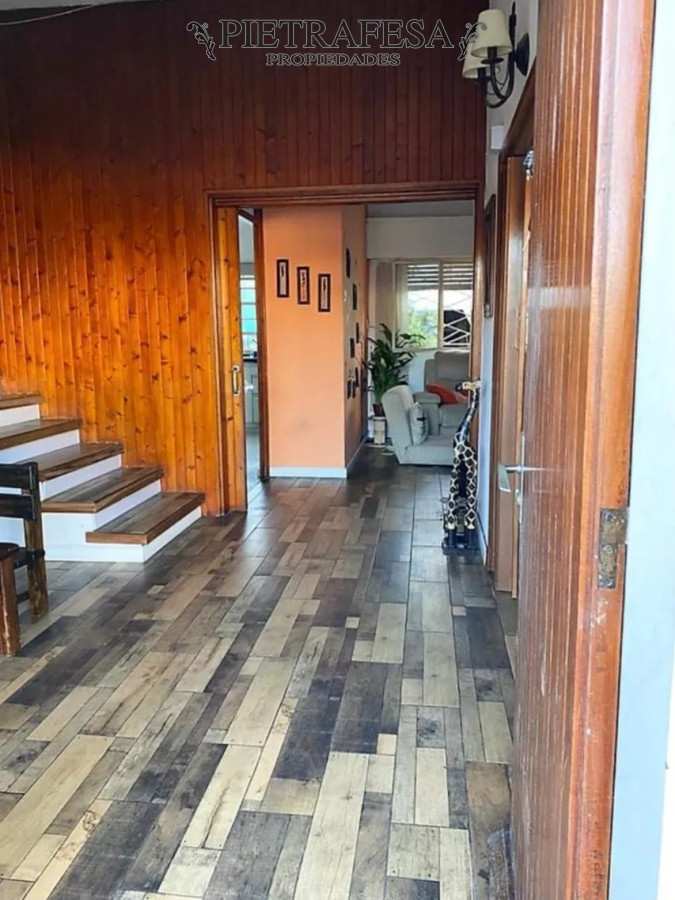 Casa ID.8814 -  Casa en venta, 4 dormitorios, 3 baños, fondo con parrillero, garaje, Av Gral Rivera, Malvin