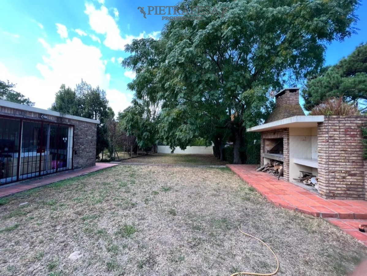 Casa ID.6504 - Casa en venta 3 dormitorios, 2 baños, fondo con parrillero y garaje-Lancasteriana - Carrasco Norte