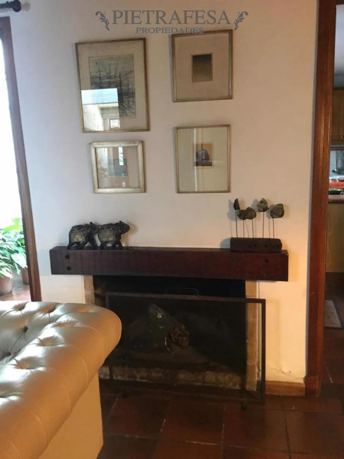 Casa ID.7882 - Casa en venta con renta, 3 dormitorios, 4 baños, cochera, Dr. Pablo de María, Cordón.