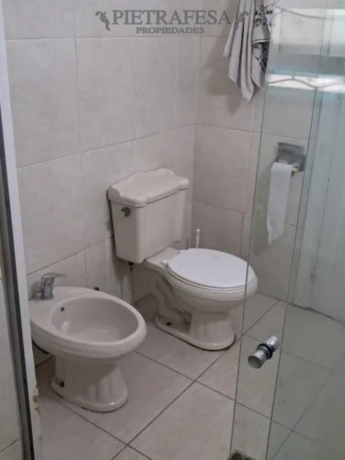 Casa ID.14198 - Casa , 4 dormitorios, 3 baños, patio, garaje, azotea. La Blanqueada.