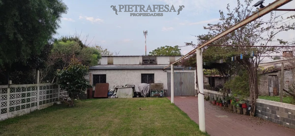 Casa ID.9911 - Casa en venta 3 dormitorios, 2 baños, fondo, gje- Bella Italia