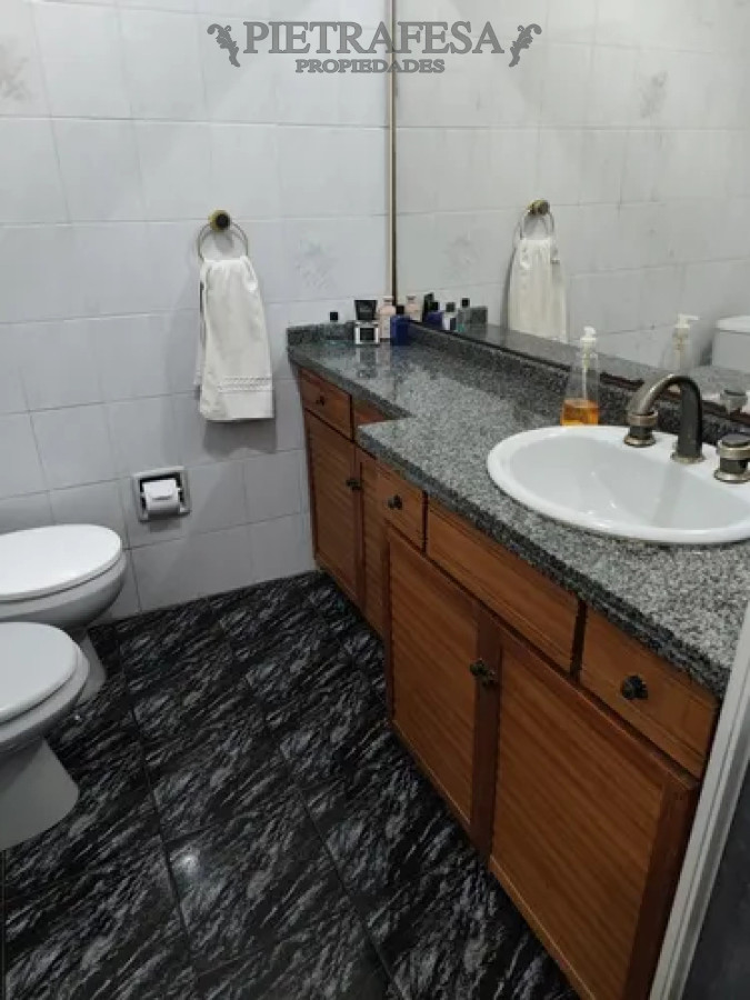 Casa ID.14430 - Casa en venta, 3 dormitorios, 2 baños, patio, barbacoa, cochera. Malvin Norte.