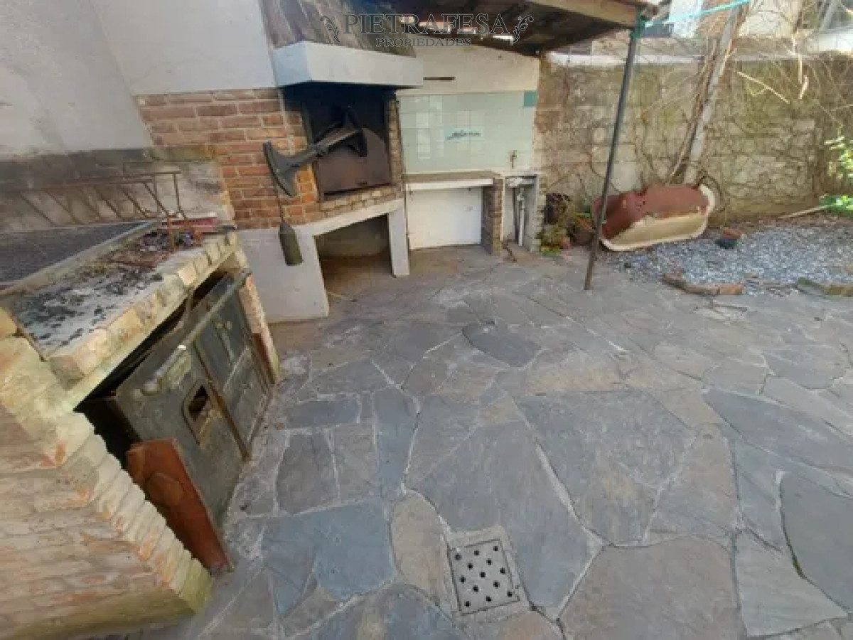 Casa ID.14336 - Casa en venta, 4 dormitorios, 3 baños, patio con parrillero, garaje doble. Puertito del Buceo.