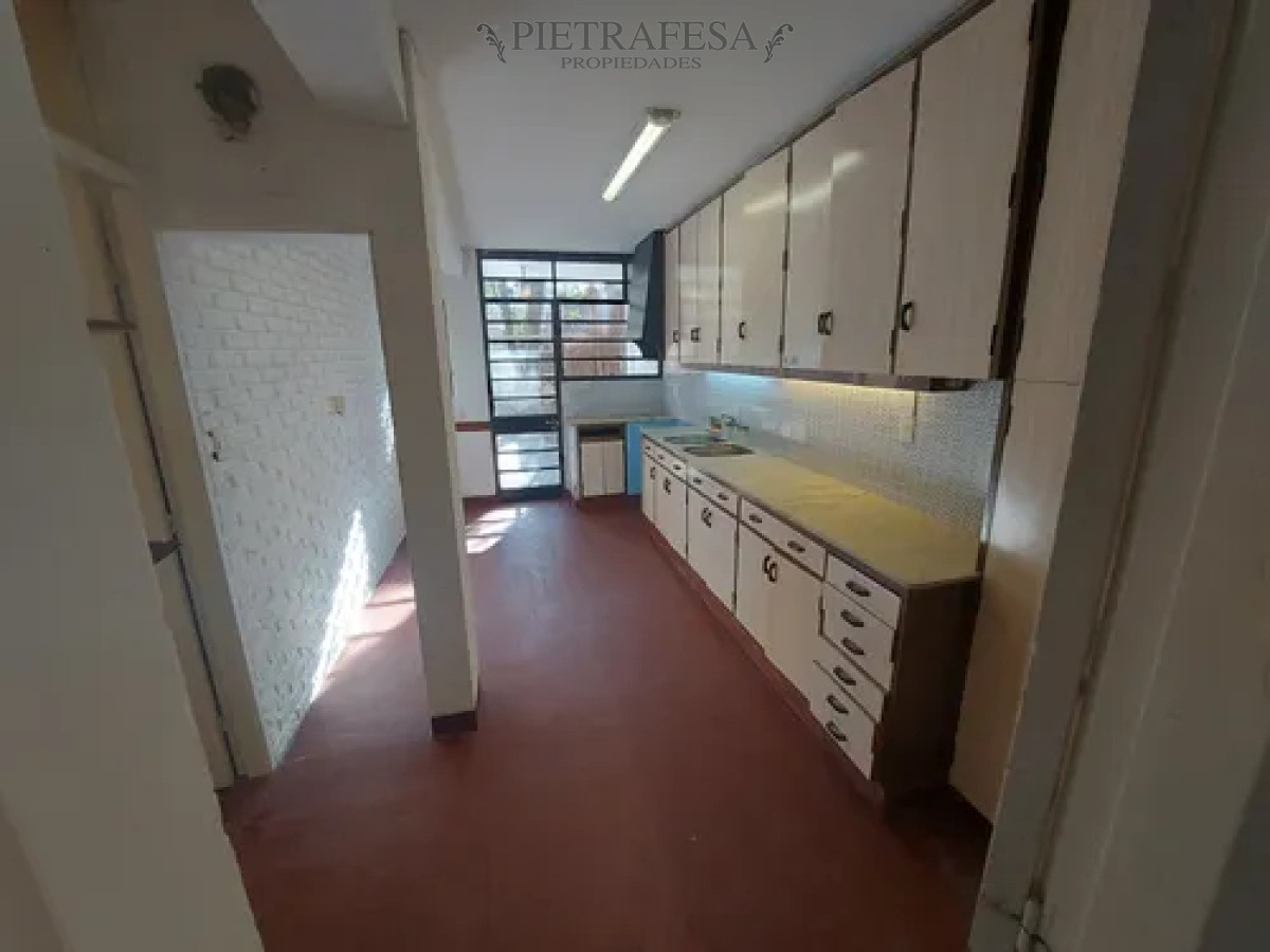 Casa ID.14336 - Casa en venta, 4 dormitorios, 3 baños, patio con parrillero, garaje doble. Puertito del Buceo.