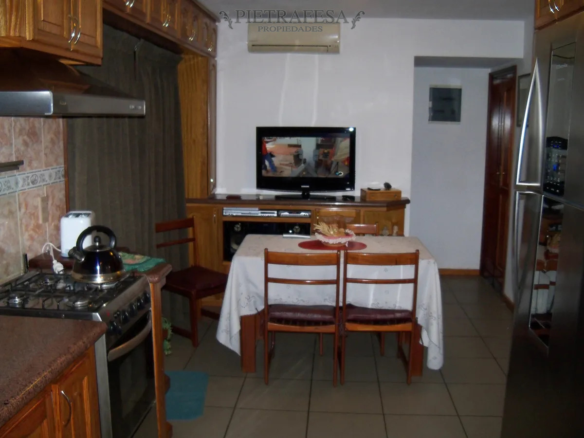 Casa ID.13858 - Casa en venta con piscina, 3 dorm, 4 baños, garaje-Colón 