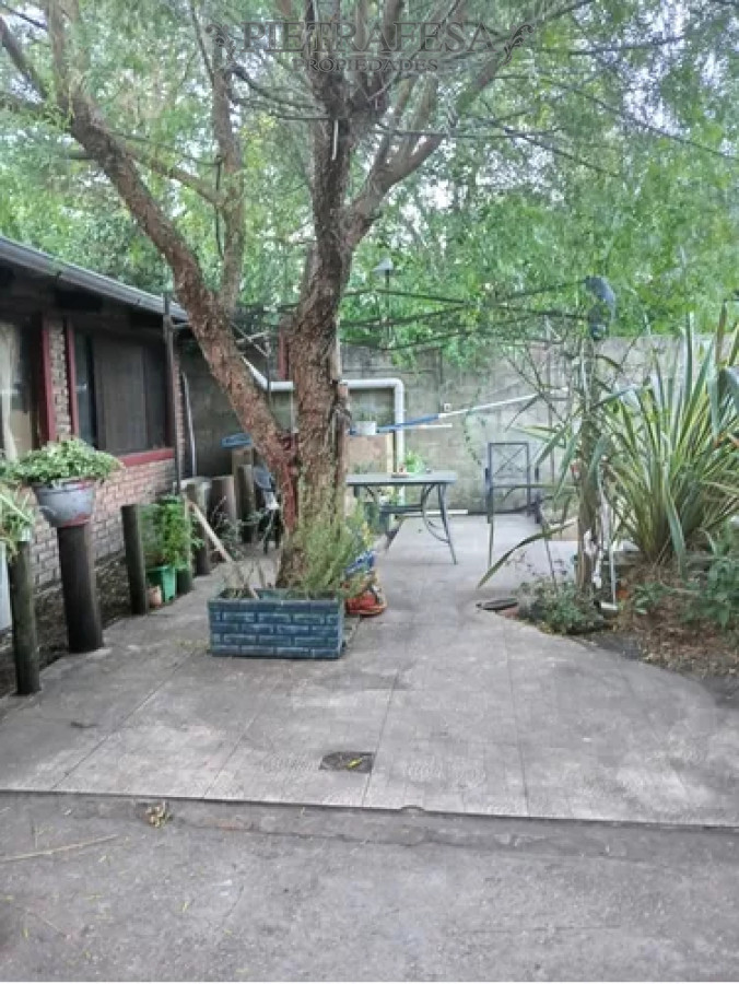 Casa ID.12701 - Casa en venta, 8dormitorios, 2baños, patio, cochera, piscina. El Pinar.