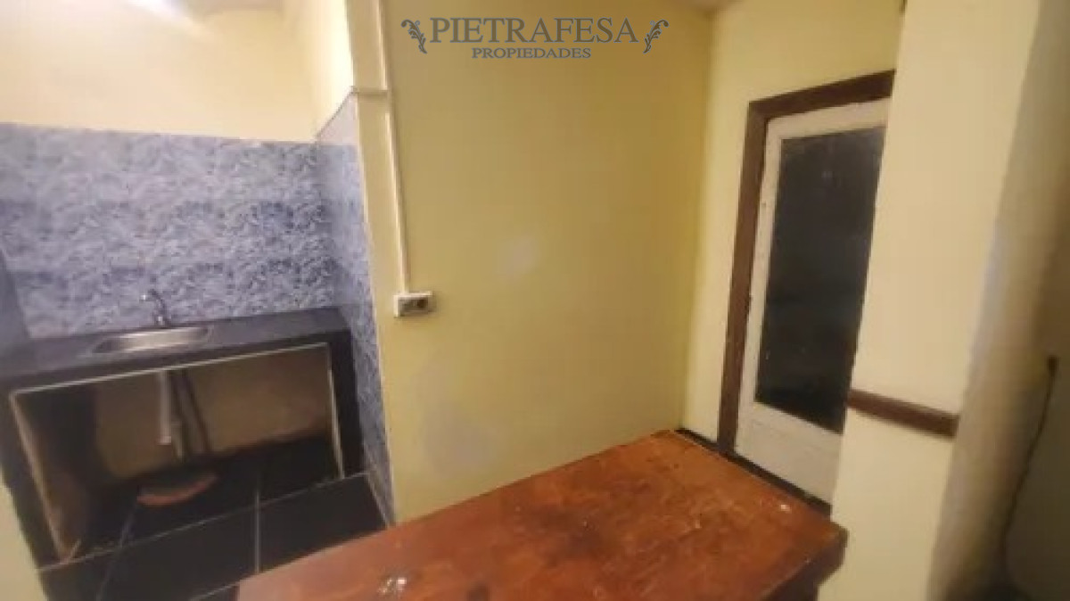 Casa ID.13609 - Casa en venta con renta 4 dormitorios, 1 baño, patio-Aguada