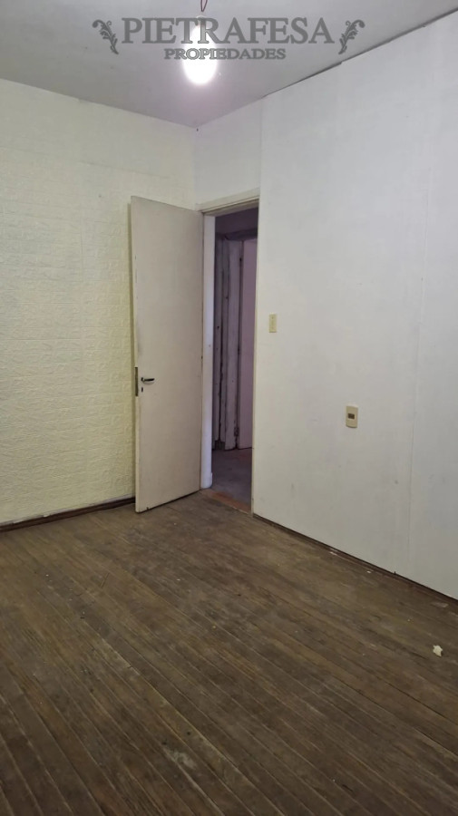 Casa ID.15170 - Casa en alquiler, 2 dormitorios, 1 baño, patio con parrillero, azotea. Prado.