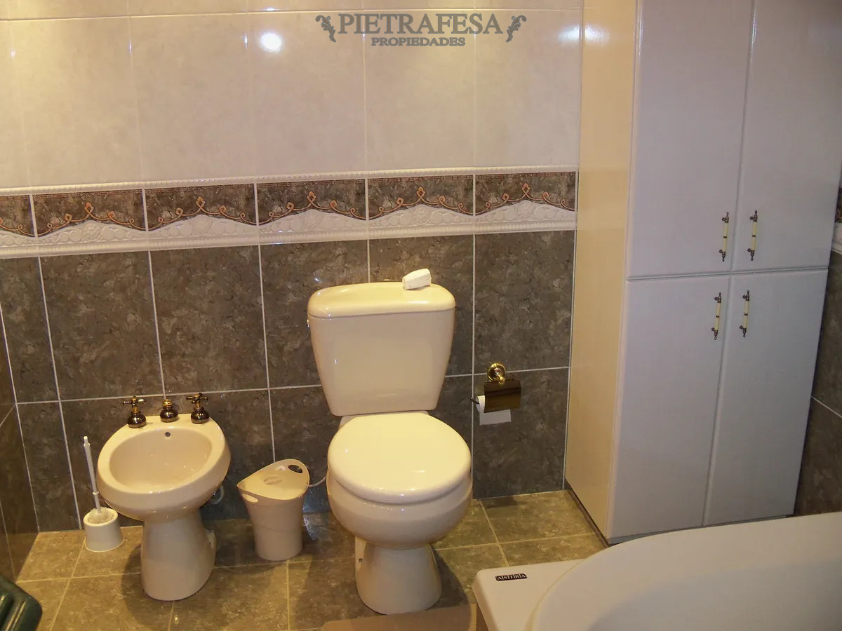 Casa ID.13858 - Casa en venta con piscina, 3 dorm, 4 baños, garaje-Colón 