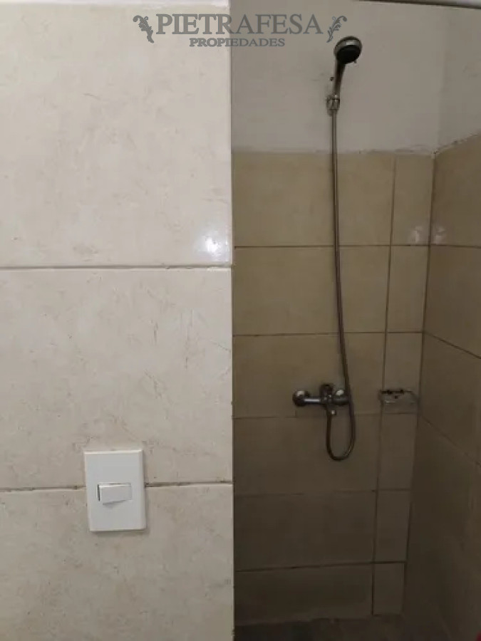 Casa ID.14254 - Casa en alquiler, 2 dormitorios, 1 baño, terraza. Amueblada. Aguada.