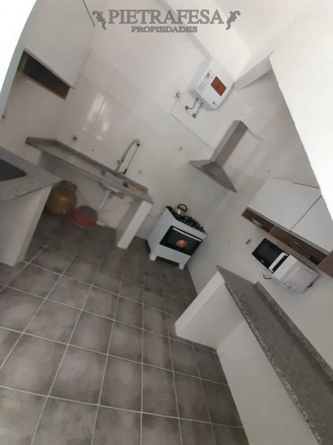 Casa ID.15038 - Casa remodelada en venta, 15 habitaciones, 16 baños, patio, cocheras. Reducto.