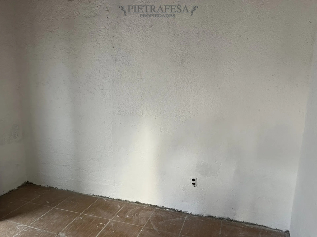 Casa ID.16326 - Casa en alquiler, 3 dormitorios, 1 baño, patio. Union.