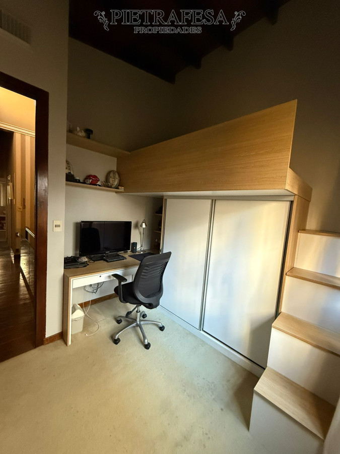 Casa ID.10966 - Casa a la venta, 4 dormitorios, 3 baños, patio, terraza con jacuzzi, garaje 3 autos - Pocitos