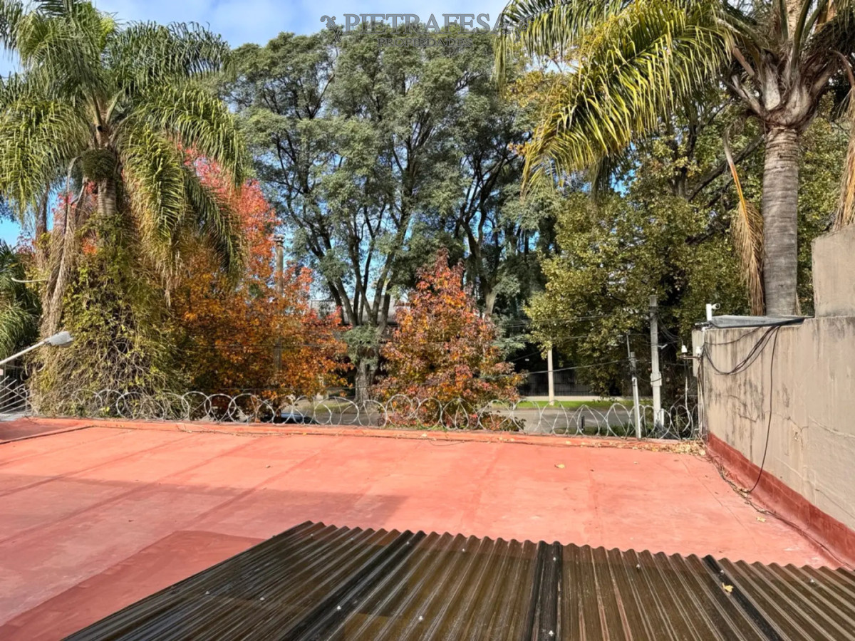 Casa ID.15837 - Casa en alquiler, 4 dormitorios, 3 baños, patio, garaje. Carrasco.