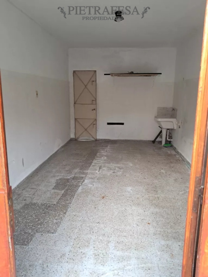 Casa ID.10839 - Casa en alquiler, amoblada, 2 dormitorios, 1 baño, patio, garaje,Punta Gorda.
